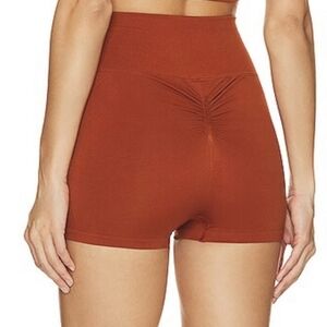 Camila Coelho Hot Scrunch Butt Shorts L / XL